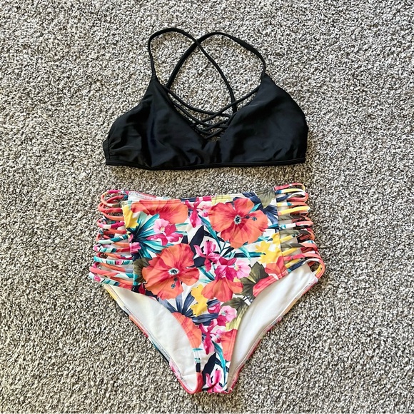 Hollister Bikini Set Black Strappy Top Floral Pattern High Waisted Bottoms - Picture 1 of 11